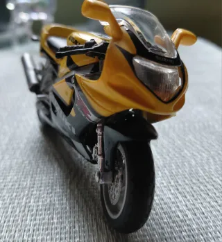 Suzuki Gsx R600 Escala 1/18 Maisto
