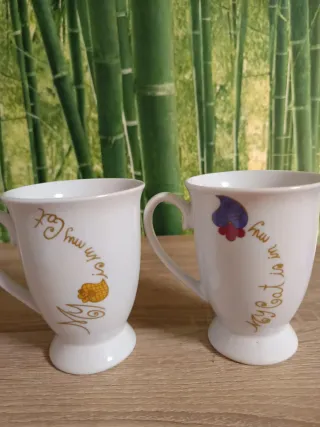 Taza de porcelana con gato multicolor