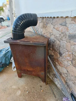 Estufa antigua de metal