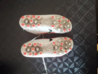 Zapatillas Fútbol Puma Blancas y Rojas