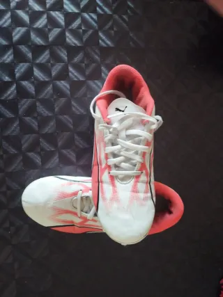 Zapatillas Fútbol Puma Blancas y Rojas