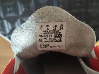 Zapatillas Fútbol Puma Blancas y Rojas