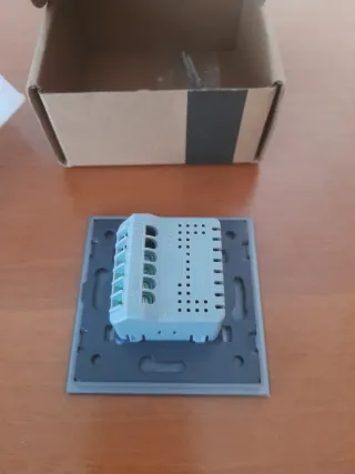 Regulador de luz táctil