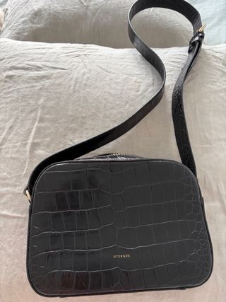 Bolso Uterqüe negro efecto piel cocodrilo