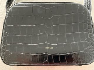 Bolso Uterqüe negro efecto piel cocodrilo