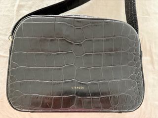 Bolso Uterqüe negro efecto piel cocodrilo