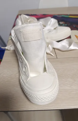 Zapatillas Converse Blancas con Lazos de Satén