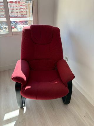 Butaca mecedora granate tela