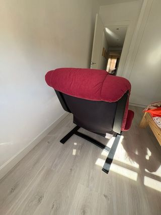 Butaca mecedora granate tela