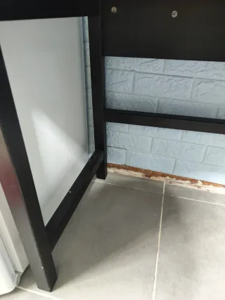 Escritorio  madera con superficie de cristal