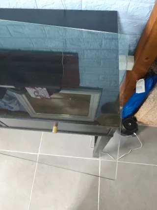 Escritorio  madera con superficie de cristal