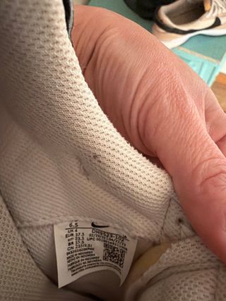 Zapatillas Nike Beige y Negro