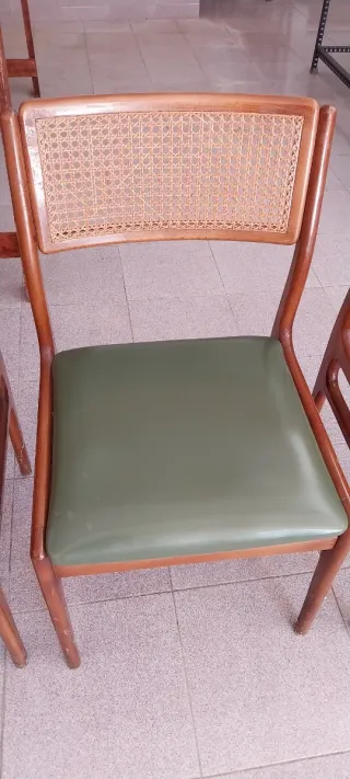 Sillas vintage de madera con rejilla