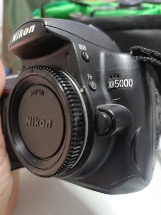 Cámara Nikon D5000 + Cargador MH-23