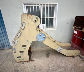 Tobogán infantil de madera