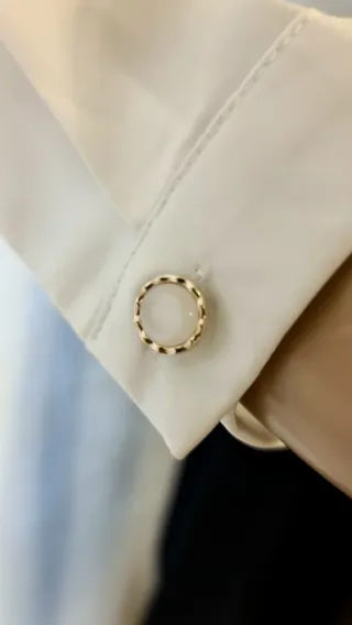 Blusa elegante con lazo