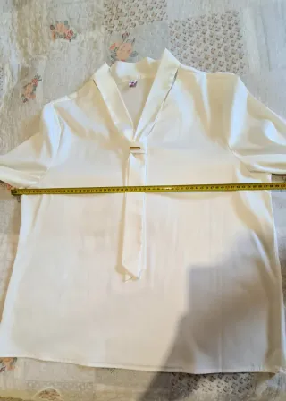 Blusa elegante con lazo