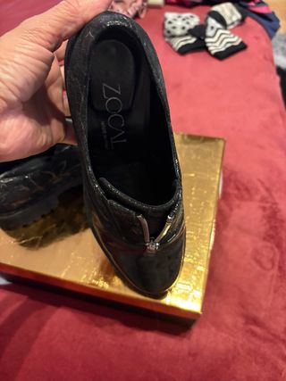 Zapatos negros con cremallera