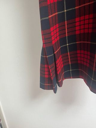 Abito a quadri rosso e nero