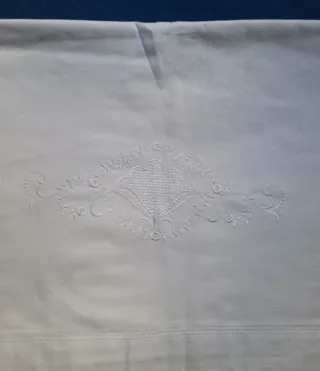 Lenzuolo matrimoniale ricamato