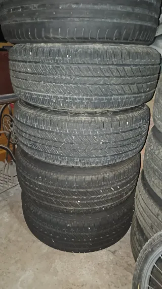 5 Ruedas Toyota Land Cruiser con Neumáticos