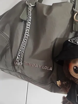 Bolso Bimba y Lola verde militar con peluche Prada