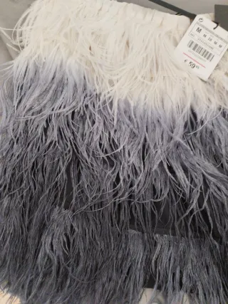 Falda Zara Plumas Talla M