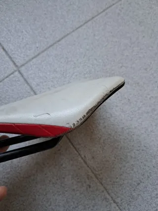 Sillín de carbono blanco