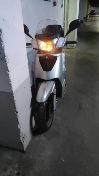 Kymco 49cc Plata Automática