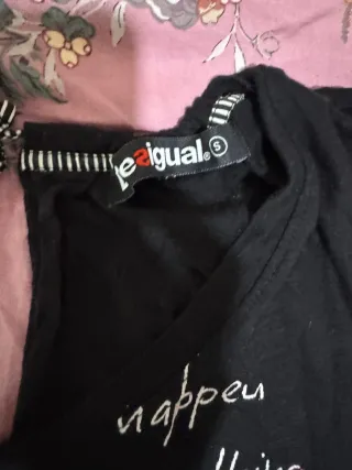 Camiseta Desigual Negra Corazones