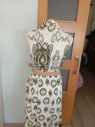 Vestido bordado verde y blanco L con volante bajo