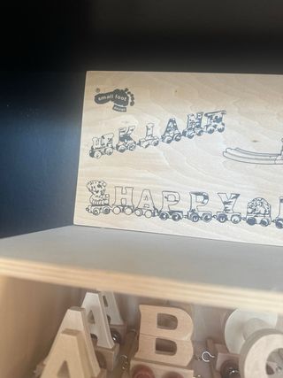 Tren de letras de madera