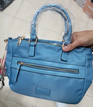 Zapatillas deportivas marrones y blancas