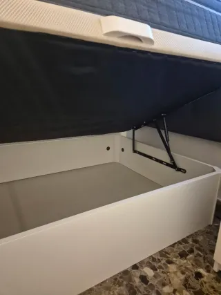 Canapé abatible y colchón de 105x200.