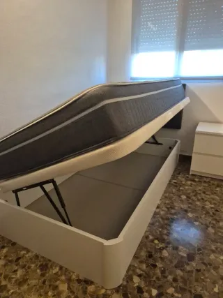 Canapé abatible y colchón de 105x200.