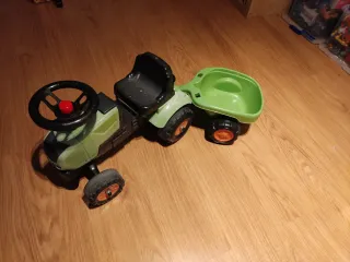 Tractor correpasillos verde