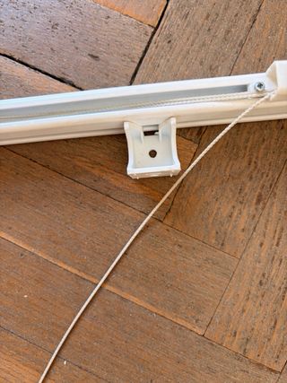 Estor blanco con topitos rosas y barras