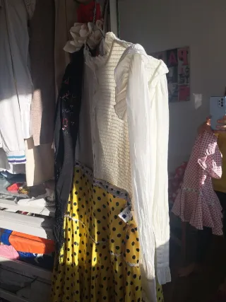 Traje de Flamenca Amarillo con Lunares azul oscuro