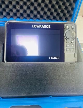 GPS Lowrance HDS7 y Maletin.