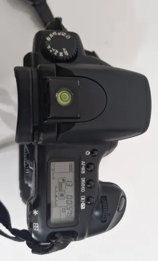 Canon EOS 20D + Grip BG-E2 + EF-S 18-55mm + acceso