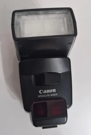 Canon EOS 20D + Grip BG-E2 + EF-S 18-55mm + acceso