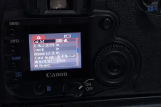 Canon EOS 20D + Grip BG-E2 + EF-S 18-55mm + acceso