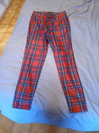 Pantaloni Zara a quadri rossi