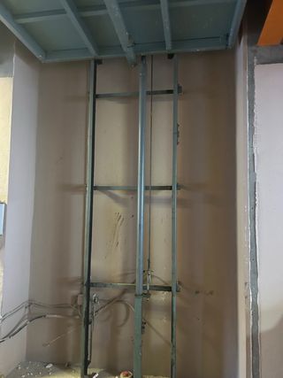 Elevador montacargas industrial