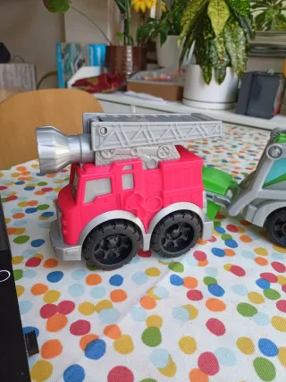 Camiones de juguete Play-Doh