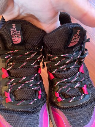 Zapatillas The North Face Negras y Rosas