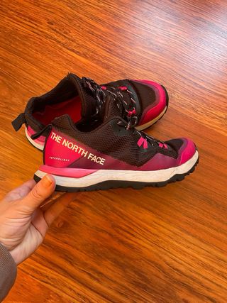 Zapatillas The North Face Negras y Rosas