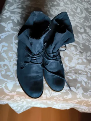 Botines de ante azul