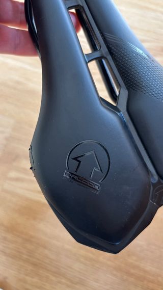 Sillín ciclismo PRO FALCON TEAM AF CARBON