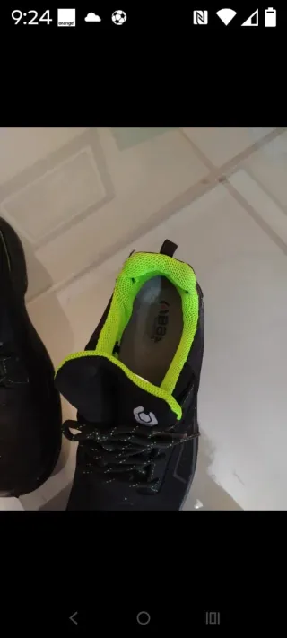 Zapatos de seguridad negras y verdes